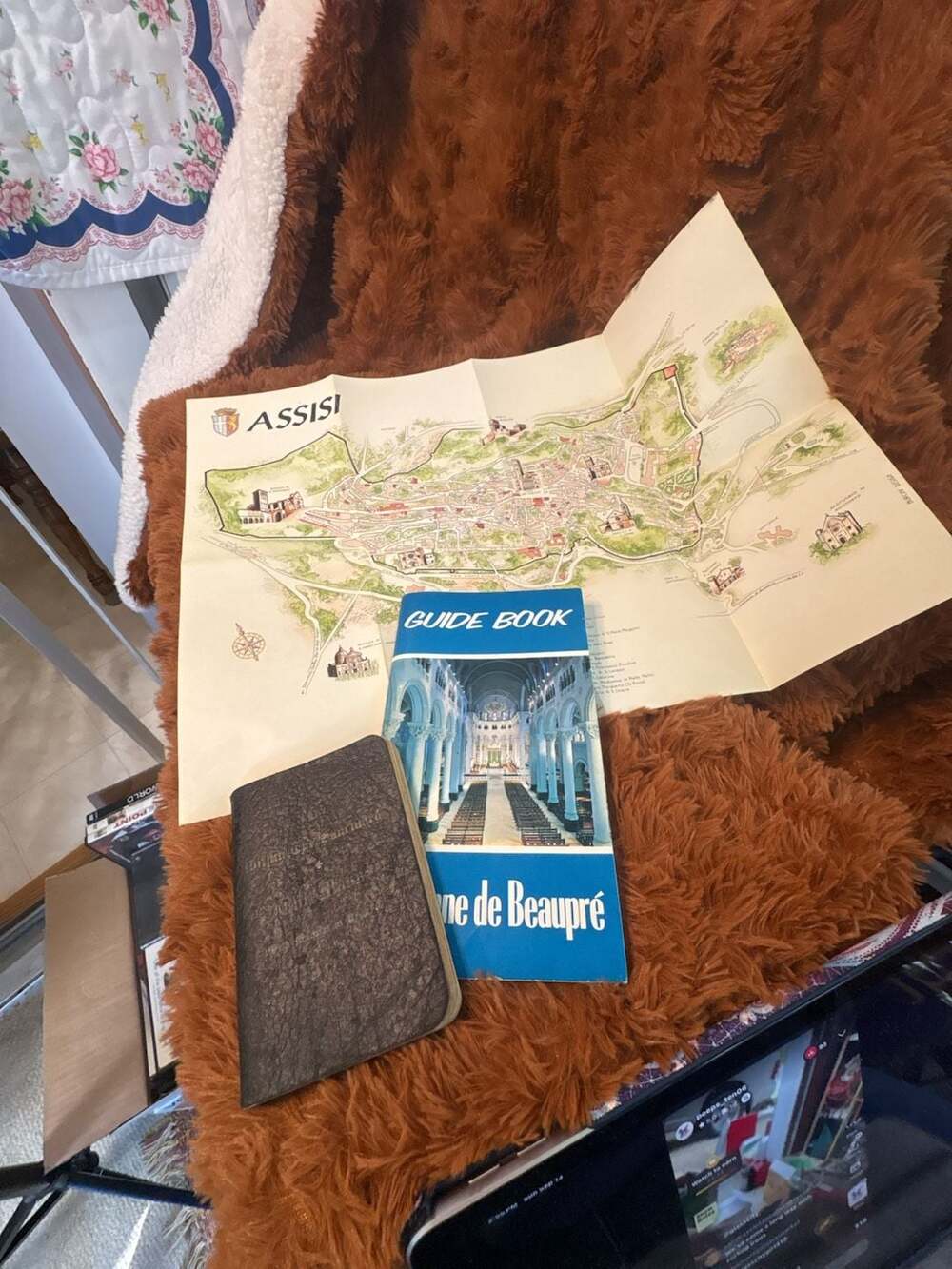 M4 Vintage Guide Book Ste. Anne de Beaupré With Assisi Map